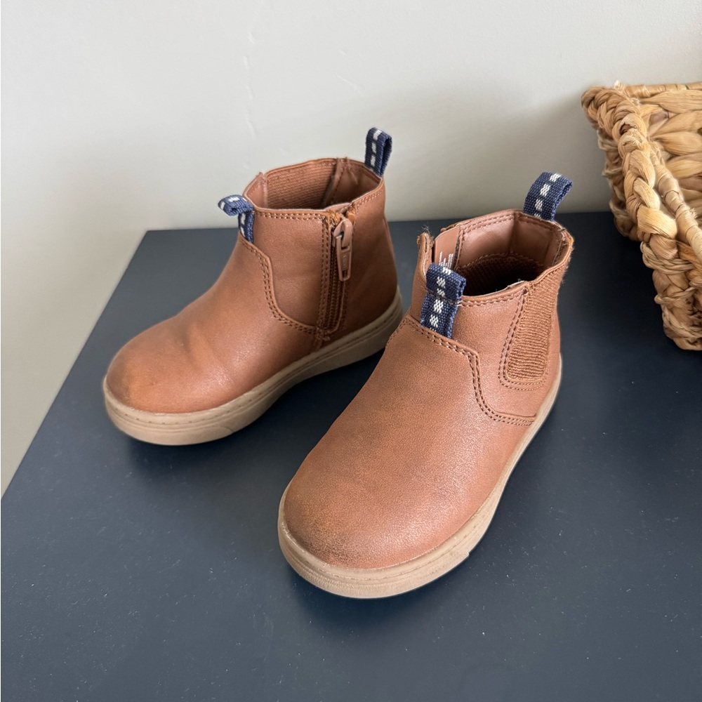 Cat & Jack Tan Brown Kids Chelsea Boots with Navy Pull Tabs